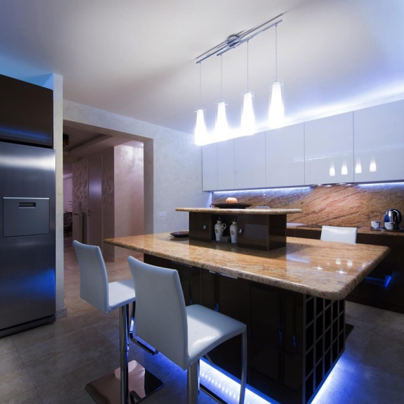 4 urządzenia, które warto integrować w smart home Dom, - Samodzielne kamery, czujniki z alarmem, sterowniki oświetlenia lub ogrzewania – traktowane osobno, odchodzą do lamusa. W czasach domowej inteligencji liczy się wielofunkcyjność.