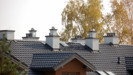 Cieplejszy dom – czyli jak przygotować się na sezon jesienno-zimowy ? Dom, - Pierwsze podmuchy chłodniejszego powierza i żółtoczerwone liście na drzewach przypominają, że zbliża się sezon grzewczy. Jest to ostatni moment na przeprowadzenie kompleksowej inspekcji całej instalacji grzewczej, by służyła nam przez cały okres.