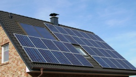 Nowe technologie zmieniają rynek. Warto stawiać na „zieloną” energię Energetyka, - Przyjazne środowisku technologie, umożliwiające pozyskiwanie energii elektrycznej i cieplnej, stają się coraz popularniejsze. Nie tylko ze względu na rosnący trend proekologiczny, lecz także możliwość wygenerowania długofalowych oszczędności.